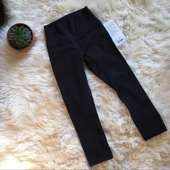 lululemon athletica Pants - Lululemon Wunder Under Crops HR BNWT